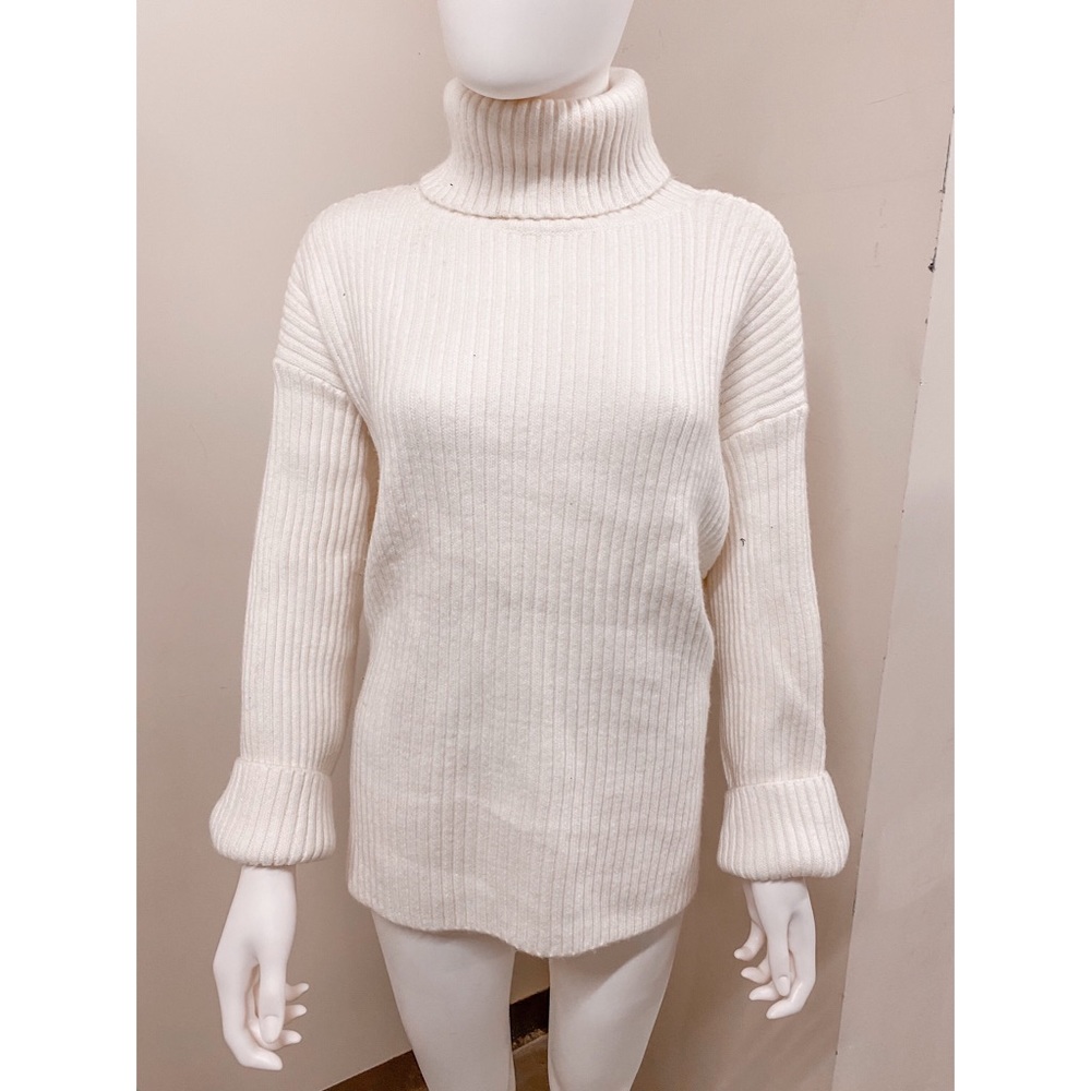 H&M conscious off white sweater!